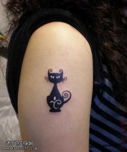 手臂猫咪图腾纹身图案