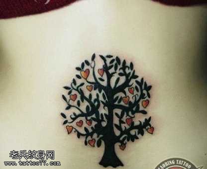 腰部经典小巧树图腾纹身图案