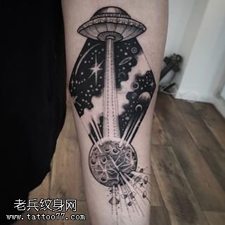 手臂点刺飞碟纹身图案