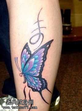 腿部漂亮的蝴蝶纹身图案