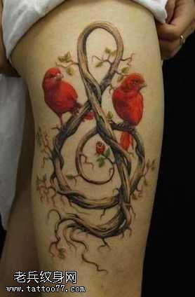腿部小鸟树纹身图案