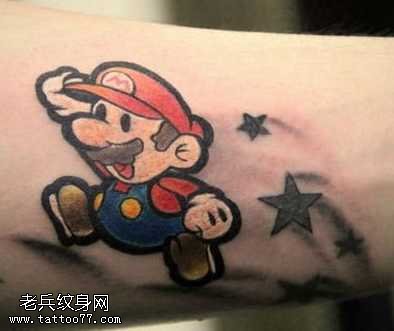 手臂彩色超级玛丽纹身图案