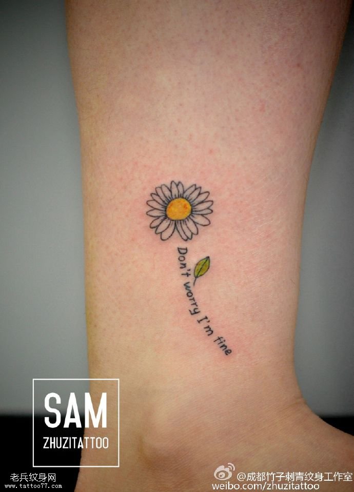 小腿的雏菊纹身图案