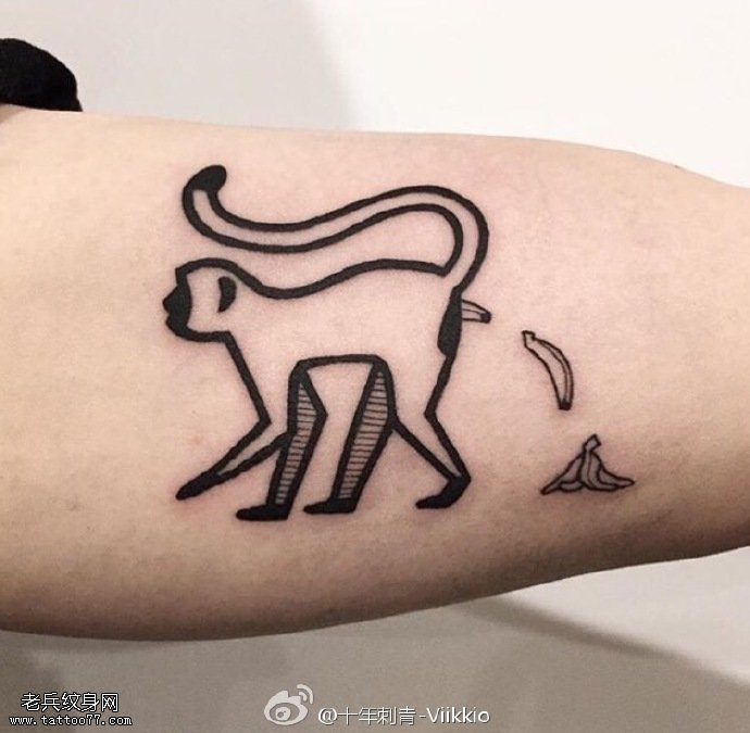 大腿线条猴子纹身图案