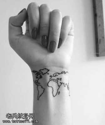 手臂大树纹身图案