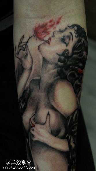 手臂欧美另类性感美女纹身图案