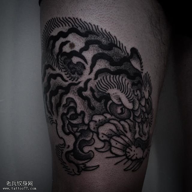 大腿的石狮子纹身图案