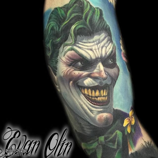 手臂逼真写实吸血鬼纹身图案