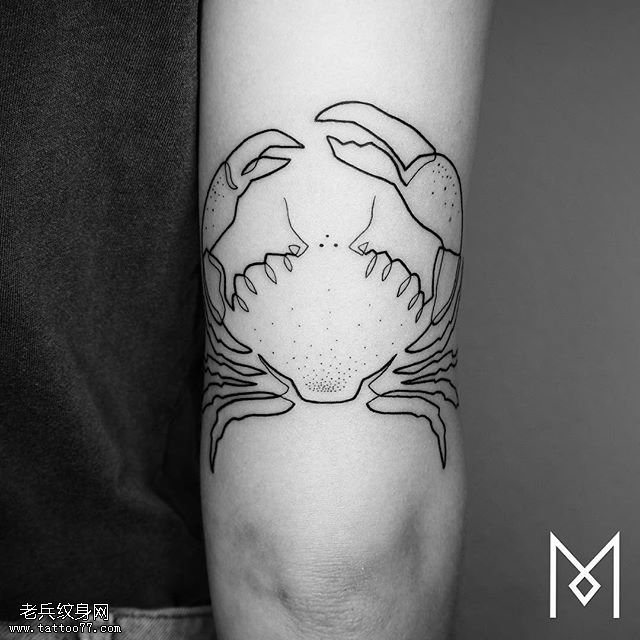 手臂线条螃蟹纹身图案