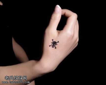 海贼王草帽骷髅纹身图案