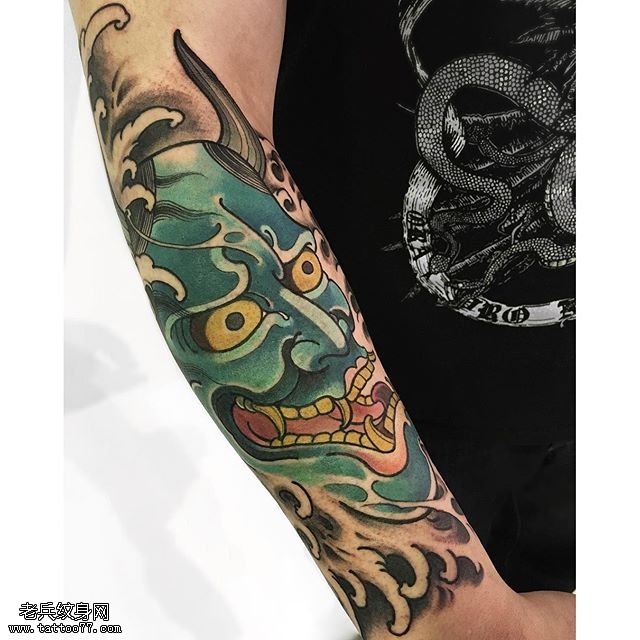 小臂彩绘般若面具纹身图案