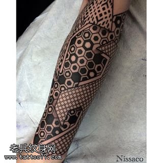 小腿经典密集图腾纹身图案