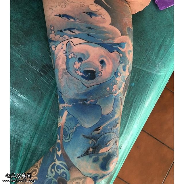 腿部经典彩绘海狮纹身图案