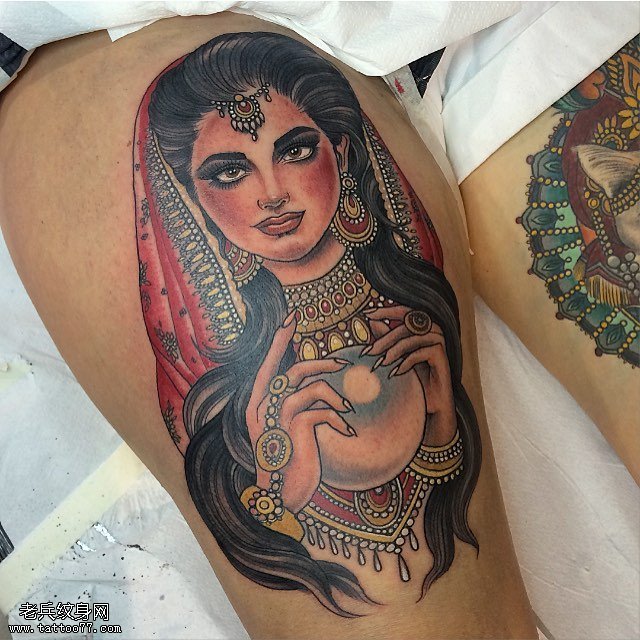 大腿部漂亮的印度女郎纹身图案