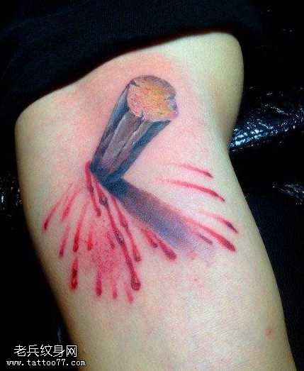 针十字血纹身图案