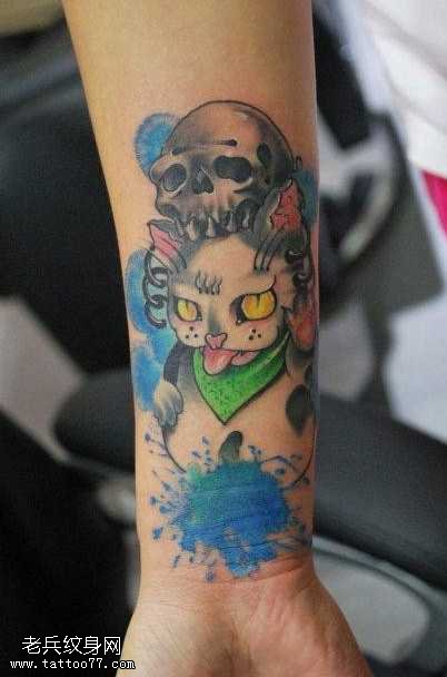 手腕时尚可爱的招财猫纹身图案