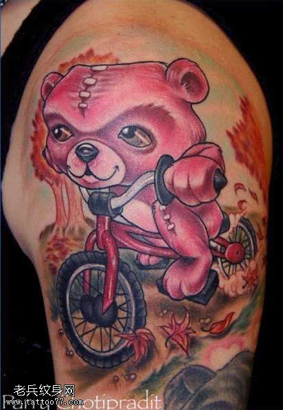 手臂超可爱的小熊纹身图案