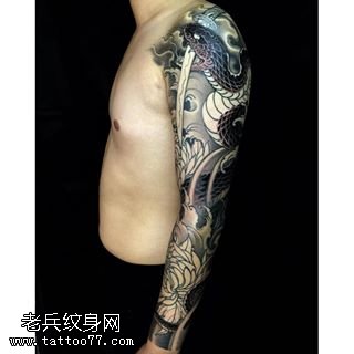 经典传统蛇花臂纹身图案