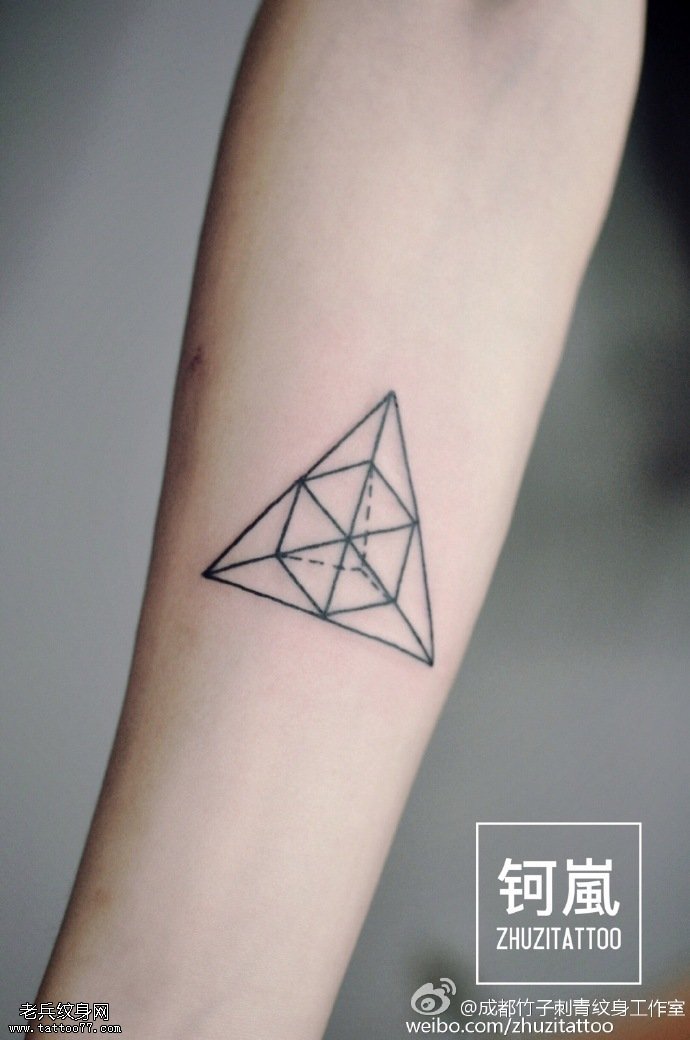 简单点刺三角图形纹身图案
