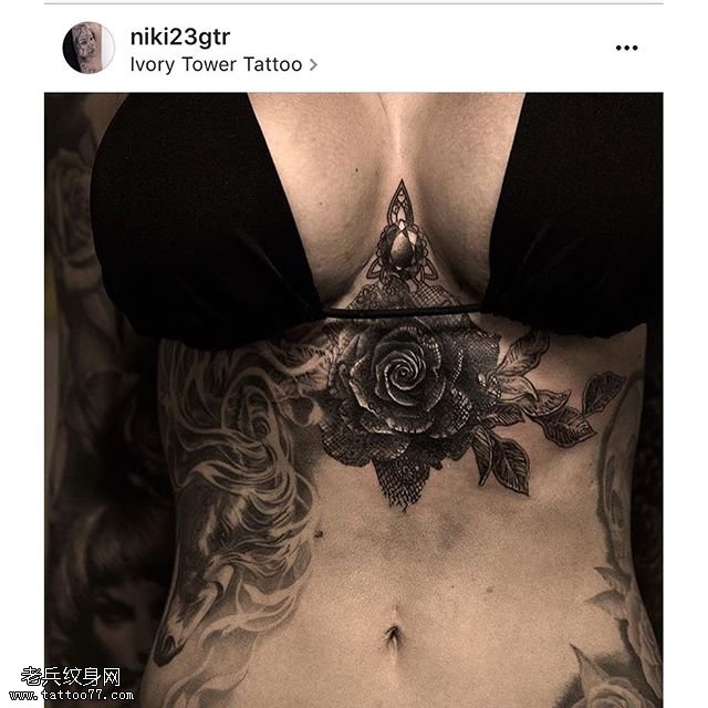 胸下的经典梵花图腾纹身图案