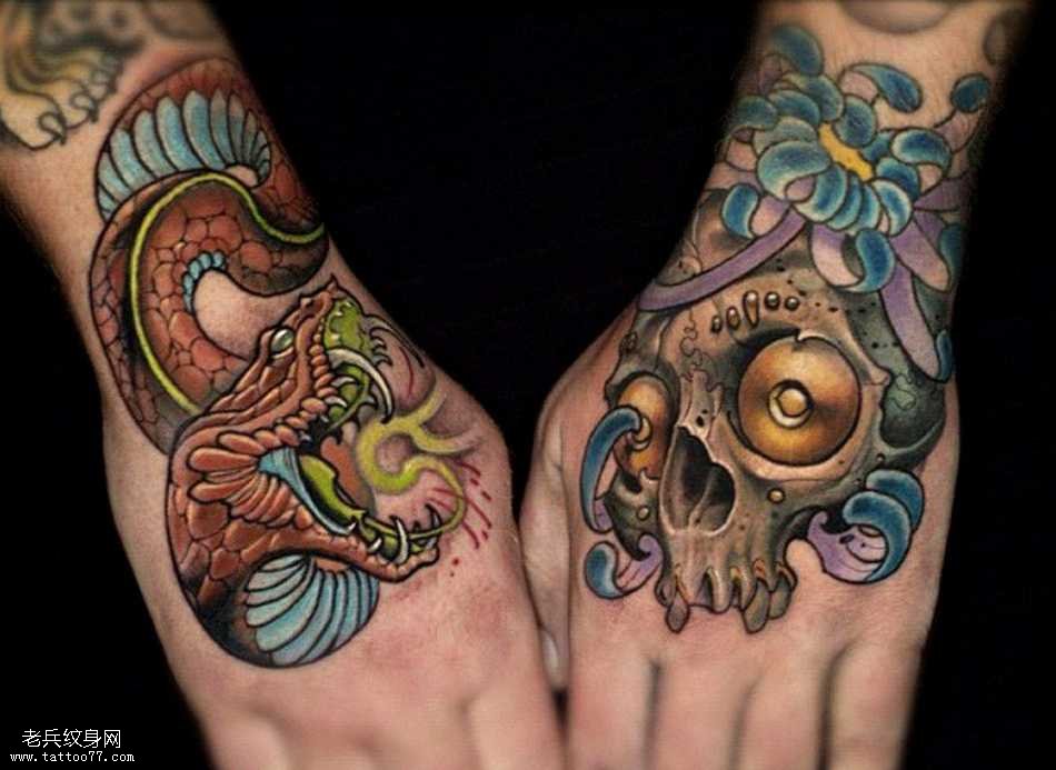 手背chool风格蛇纹身图案