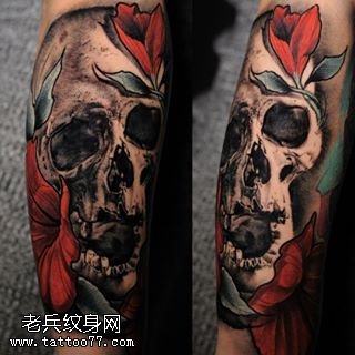 手臂经典骷髅花纹身图案