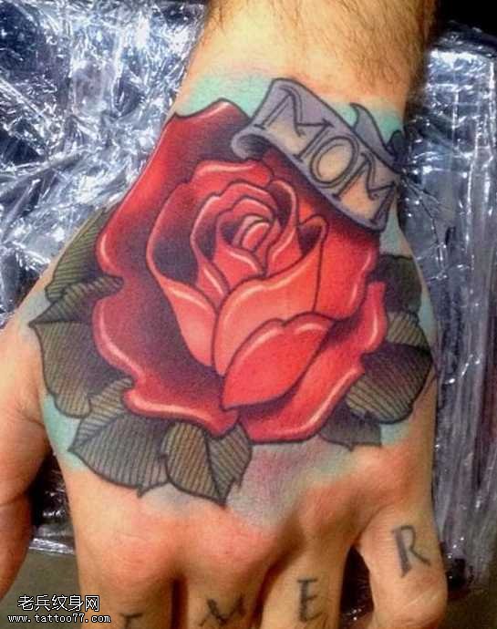 手背漂亮的玫瑰花纹身图案