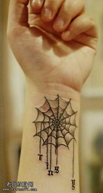 手腕蜘蛛网纹身图案