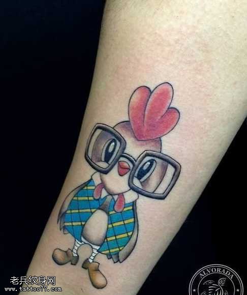 手臂可爱公鸡纹身图案