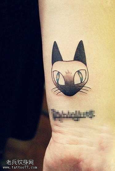 手臂猫咪纹身图案