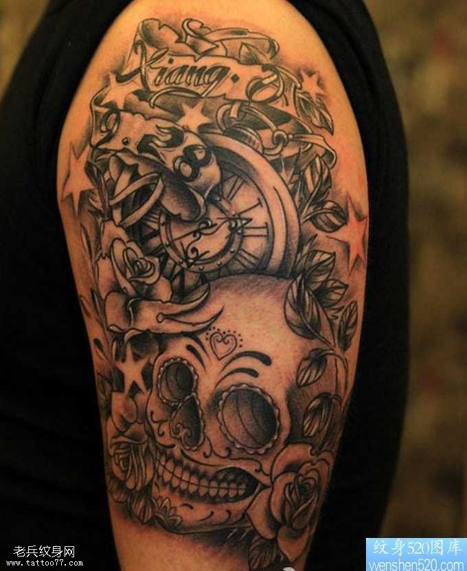 手臂骷髅怀表纹身图案