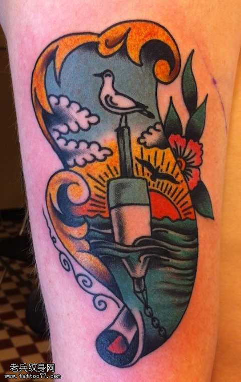 腿部漂亮的纹身图案