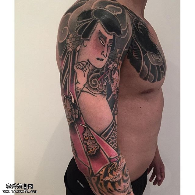 手臂日本风图腾纹身图案