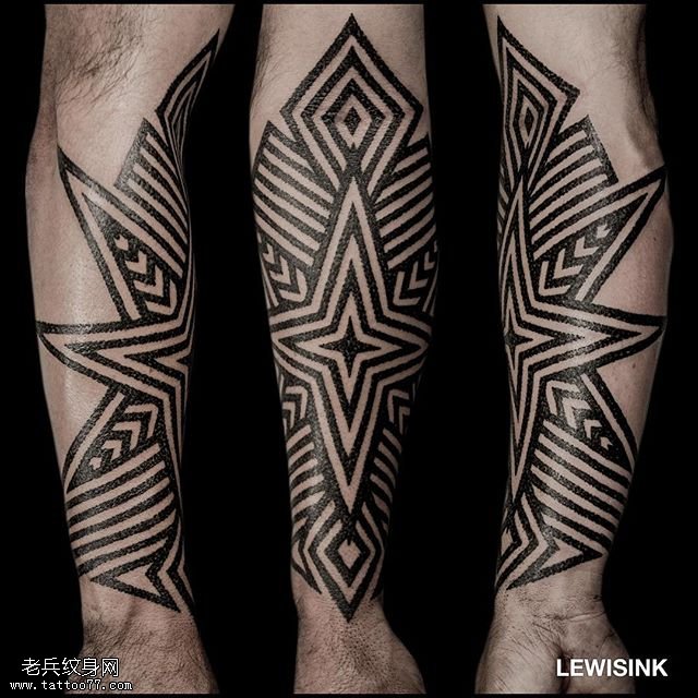 手臂几何元素五角星纹身图案