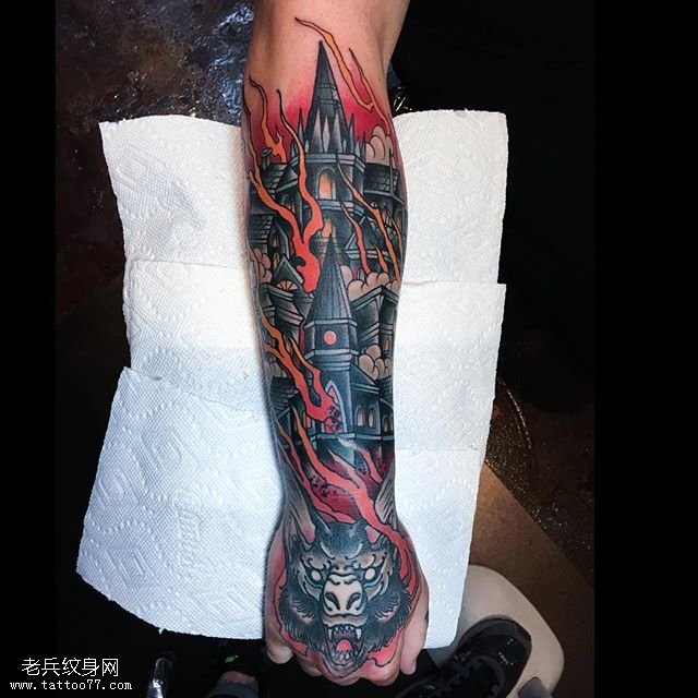 手臂烟花建筑纹身图案