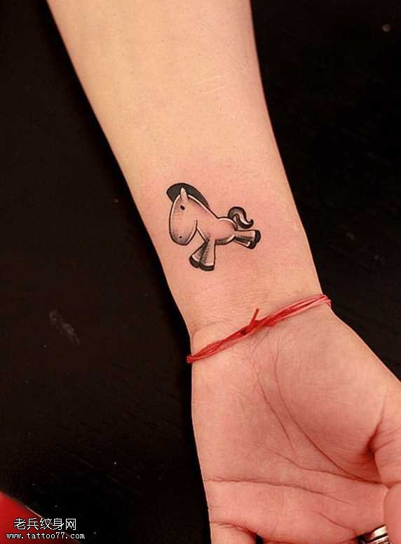 手腕小清新马纹身图案