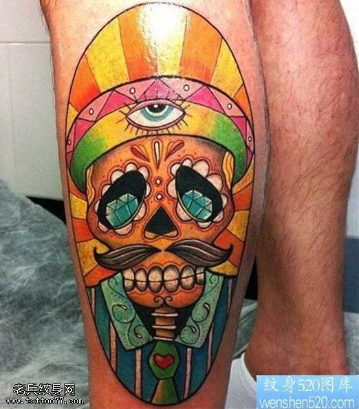 腿部彩色纹身图案