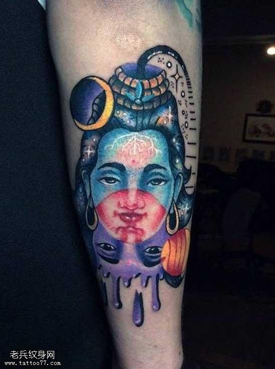 手臂双脸女性纹身图案