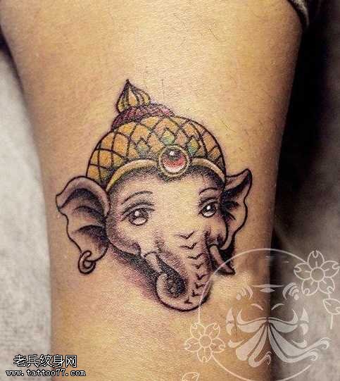 手臂象神纹身图案