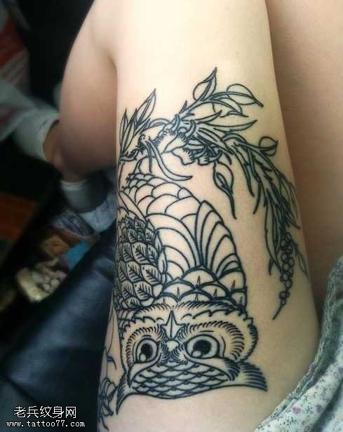 腿部猫头鹰纹身图案