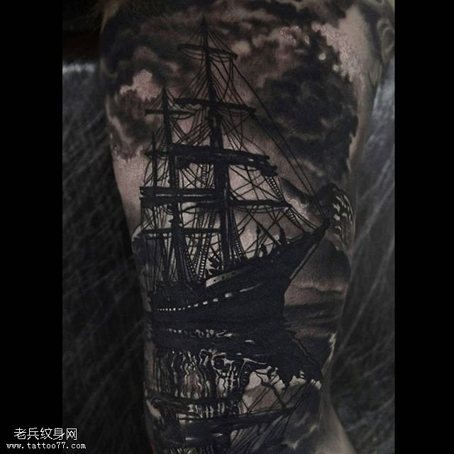 腿部水墨帆船纹身图案