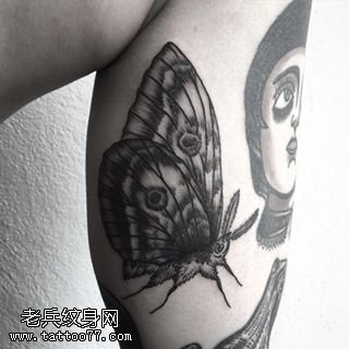 腿部经典蝴蝶纹身图案