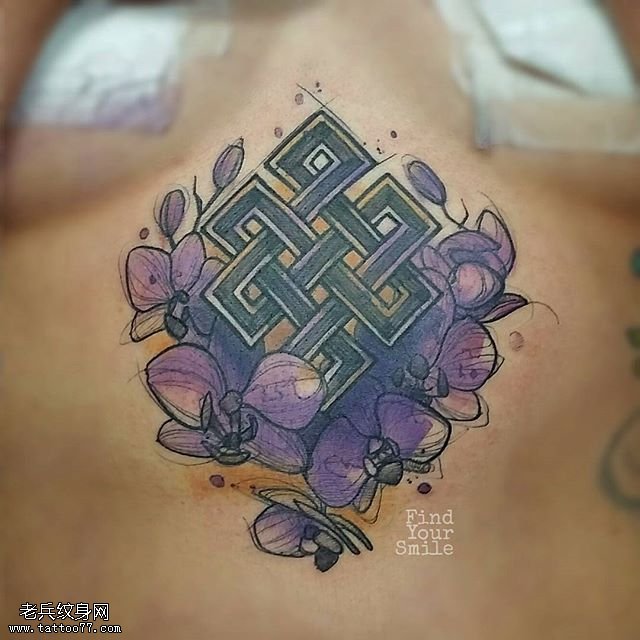 腹部水墨的兰花纹身图案