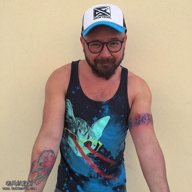 手臂水彩图腾纹身图案