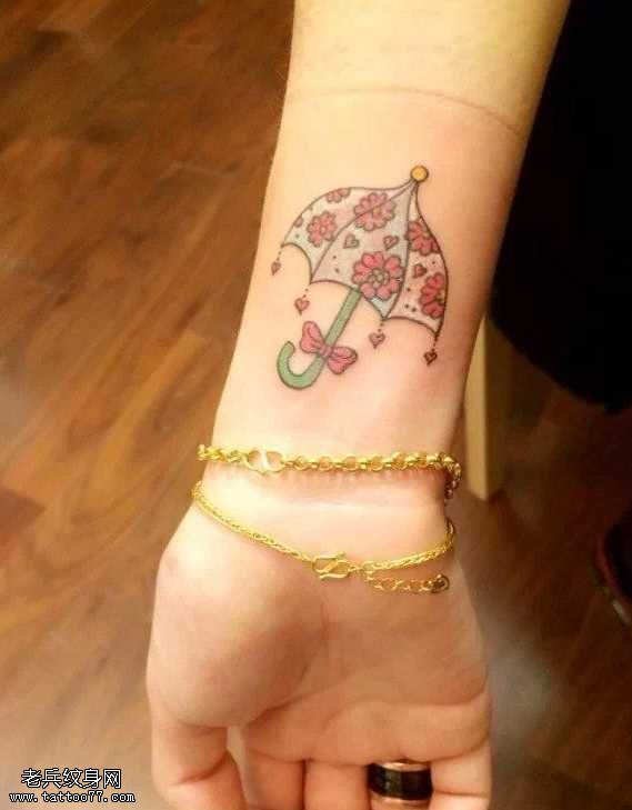 手臂小清新小雨伞纹身图案