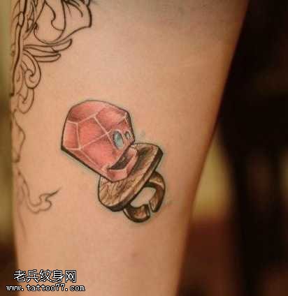 手臂超人奶嘴钻纹身图案