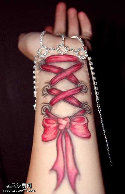 手腕蝴蝶结纹身图案