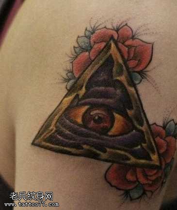 手臂彩色上帝之眼纹身图案