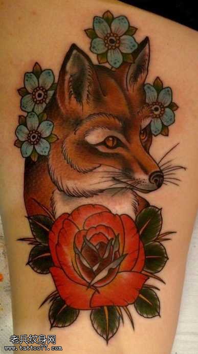 腿部狐狸花朵纹身图案