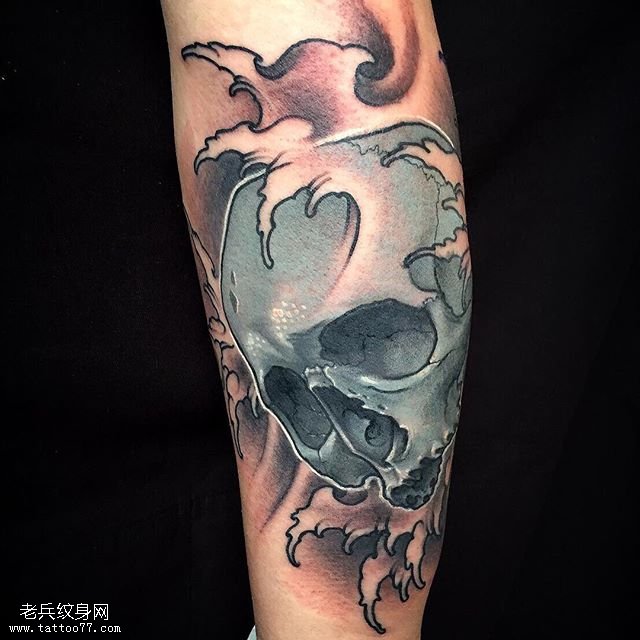 小臂浪花骷髅纹身图案